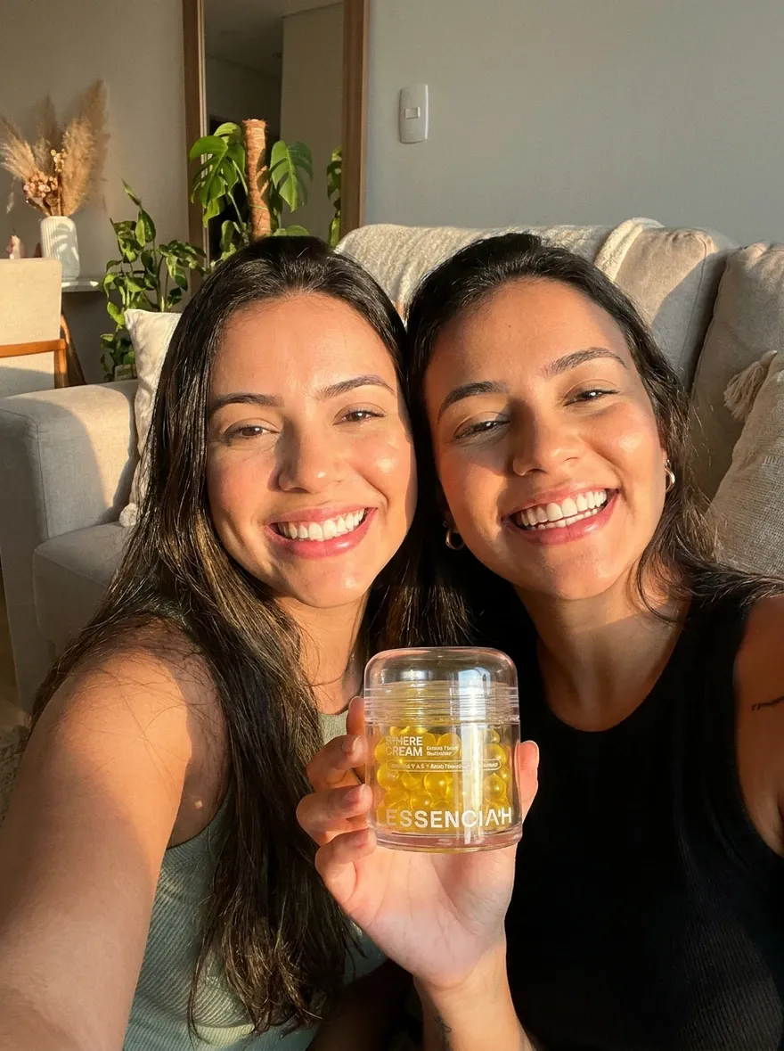 Duas clientes com o Sphere Cream