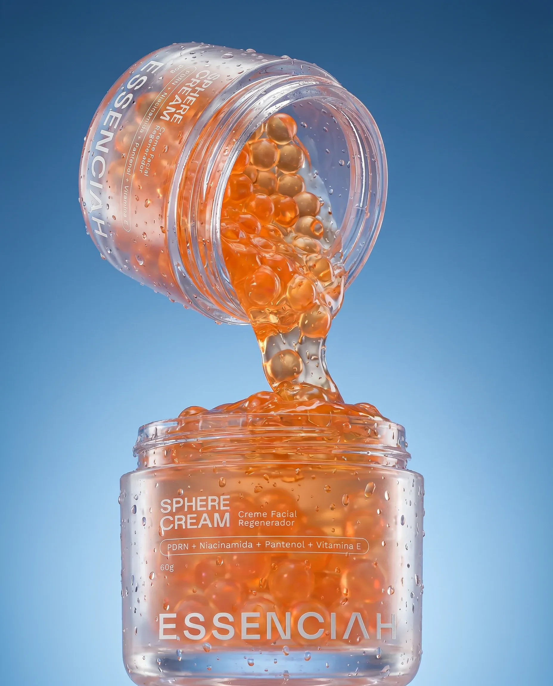 Pote de Sphere Cream derramando as microesferas de PDRN